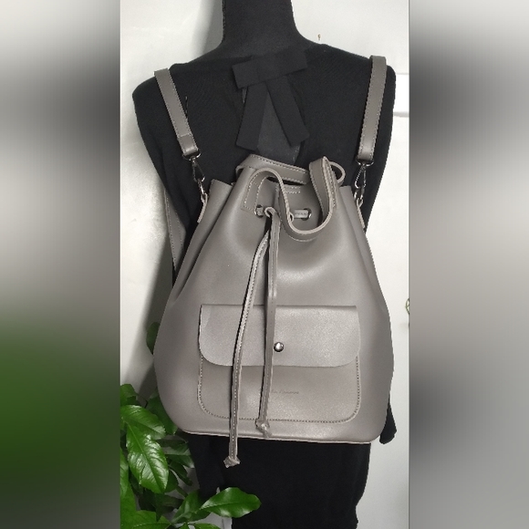 Backpack - Picture 2 of 8